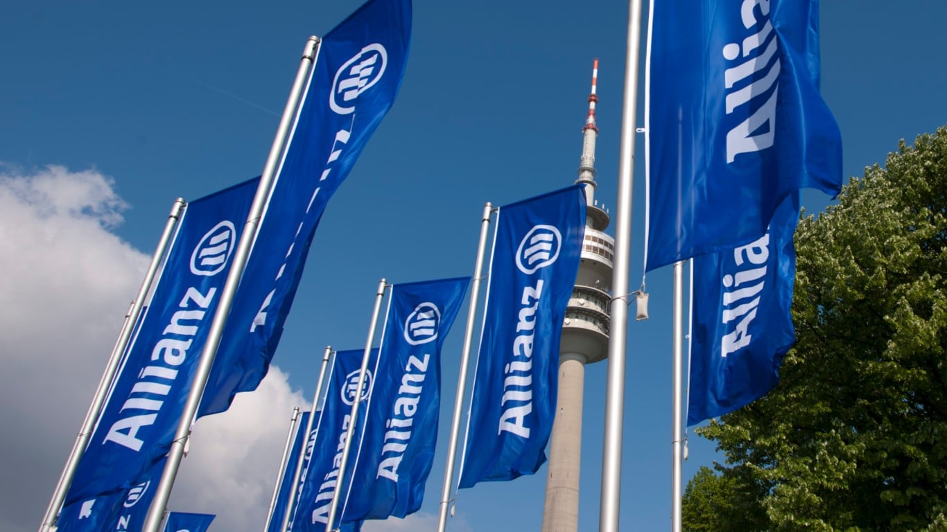 Allianz Flags