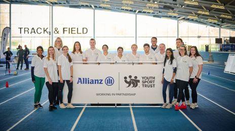 allianz volunteers with the youthsport trust